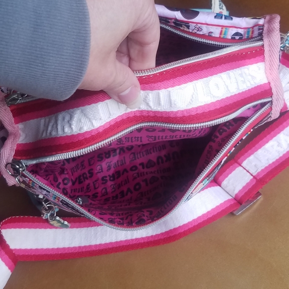 Vintage Harajuku Lovers Pink Graphic Crossbody Shoulder Bag W/ Enameled Charms - Picture 12 of 14